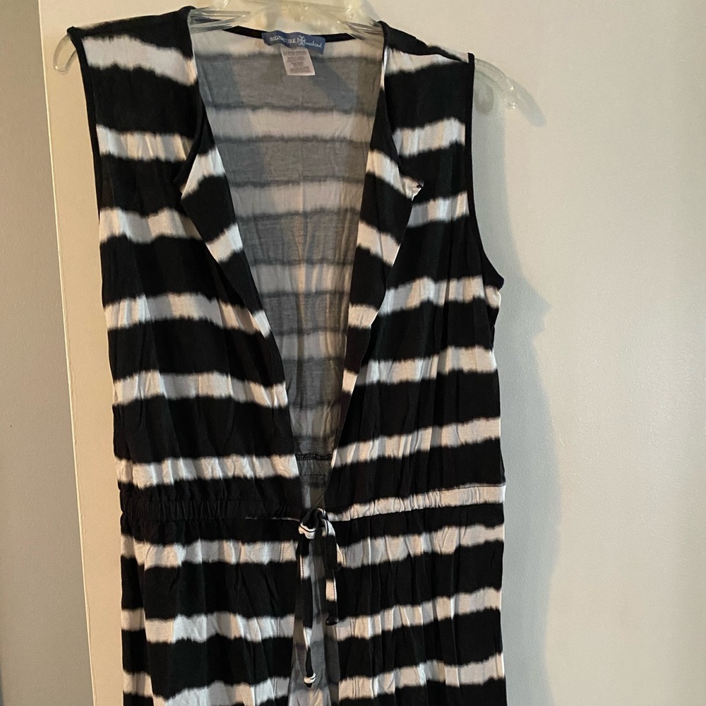 NWOT Beautiful sleeveless lightweight long vest